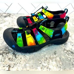 Keen Newport Retro rainbow tie-dye sandals Men’s size 11 EUC
